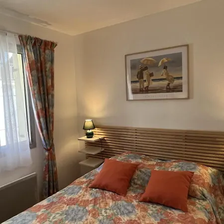 Charmant 2 Pieces Avec Jardin, Proche Centre Et Plage, Calme - Fr-1-487-350 קאבורג
