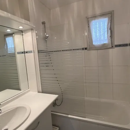 Charmant 2 Pieces Avec Jardin, Proche Centre Et Plage, Calme - Fr-1-487-350 * קאבורג